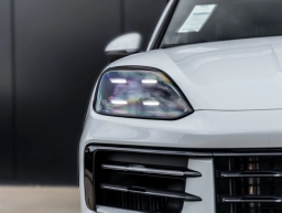 Porsche Cayenne Base AWD 2026