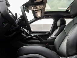 Porsche Cayenne Base AWD 2026