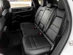 Porsche Cayenne Base AWD 2026