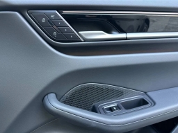 Porsche Macan Electric 4 AWD 2025