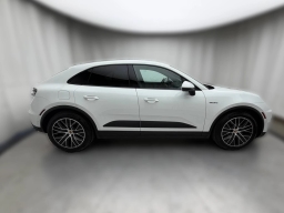 Porsche Macan Electric 4 AWD 2025
