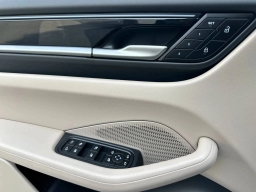 Porsche Macan Electric 4 AWD 2025