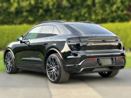 Porsche Macan Electric Turbo AWD 2025