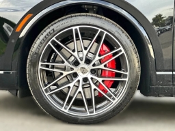 Porsche Macan Electric Turbo AWD 2025