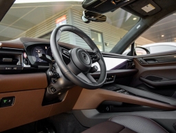 Porsche Macan Electric Turbo AWD 2025