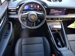 Porsche Macan Electric RWD 2025