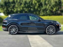 Porsche Cayenne E-Hybrid AWD 2026