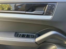 Porsche Cayenne E-Hybrid AWD 2026