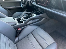 Porsche Cayenne GTS AWD 2026