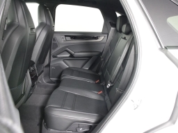 Porsche Cayenne GTS AWD 2026