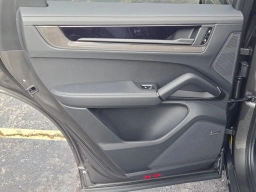 Porsche Cayenne GTS AWD 2026