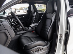 Porsche Cayenne GTS AWD 2026