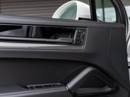 Porsche Cayenne GTS AWD 2026