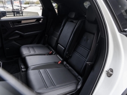 Porsche Cayenne GTS AWD 2026