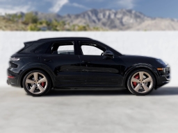 Porsche Cayenne GTS AWD 2025