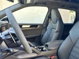 Porsche Cayenne GTS AWD 2026