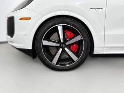 Porsche Cayenne Turbo E-Hybrid AWD 2025