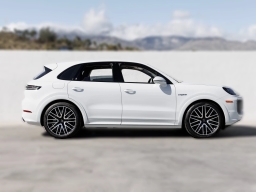 Porsche Cayenne Turbo E-Hybrid AWD 2026