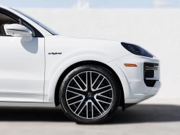 Porsche Cayenne Turbo E-Hybrid AWD 2026