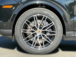 Porsche Cayenne Base Coupe AWD 2026
