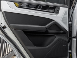 Porsche Cayenne Base Coupe AWD 2026