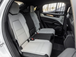 Porsche Cayenne Base Coupe AWD 2026