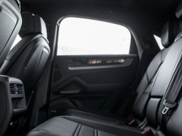 Porsche Cayenne Base Coupe AWD 2026