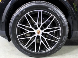 Porsche Cayenne Base Coupe AWD 2026