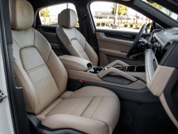 Porsche Cayenne Base Coupe AWD 2026