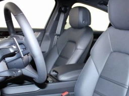 Porsche Cayenne Base Coupe AWD 2025