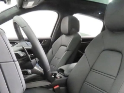 Porsche Cayenne GTS Coupe AWD 2026