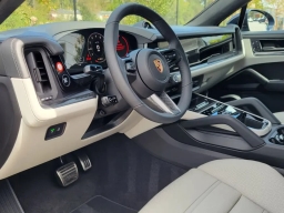 Porsche Cayenne GTS Coupe AWD 2026