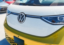 Volkswagen ID. Buzz 1st Edition 4MOTION w/Two-Tone 2025