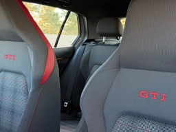 Volkswagen Golf GTI S 2.0T DSG 2026