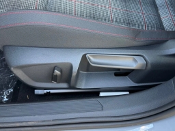 Volkswagen Golf GTI S 2.0T DSG 2026