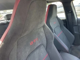 Volkswagen Golf GTI SE 2.0T DSG 2026