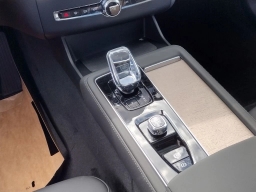 Volvo XC90 Plus B6 AWD 6-Seater 2026