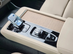 Volvo XC90 Plus B6 AWD 7-Seater 2026