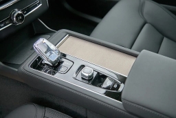 Volvo XC90 Plus B6 AWD 7-Seater 2026