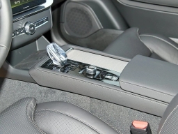 Volvo XC90 Ultra Dark Theme B6 AWD 7-Seater 2026