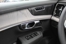 Volvo XC90 Plug-In Hybrid Ultra Dark Theme T8 AWD 6-Seater 2026