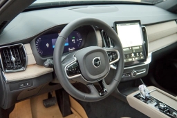 Volvo XC90 Plug-In Hybrid Plus T8 AWD 7-Seater 2026