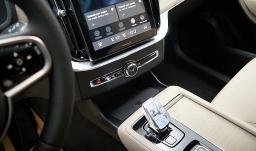 Volvo XC90 Plug-In Hybrid Plus T8 AWD 7-Seater 2026