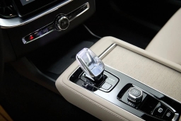 Volvo XC90 Plug-In Hybrid Plus T8 AWD 7-Seater 2026