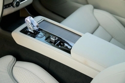 Volvo XC90 Plug-In Hybrid Ultra T8 AWD 7-Seater 2026