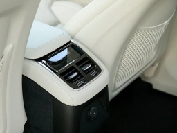 Volvo XC90 Plug-In Hybrid Ultra T8 AWD 7-Seater 2026