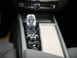 Volvo XC60 Plug-In Hybrid Plus T8 AWD 2026