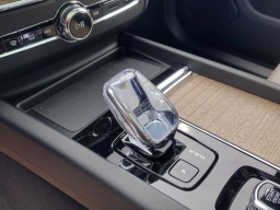 Volvo XC60 Plug-In Hybrid Plus T8 AWD 2026