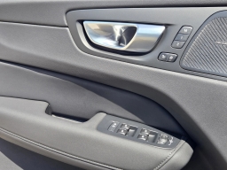 Volvo XC60 Plug-In Hybrid Ultra Black Edition T8 AWD 2026