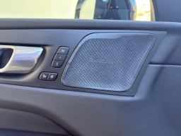Volvo XC60 Plug-In Hybrid Ultra Black Edition T8 AWD 2026